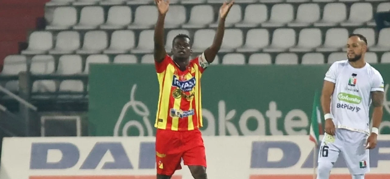 Dayro Moreno descontó sobre el final - VizzorImage / Jonh Jairo Bonilla