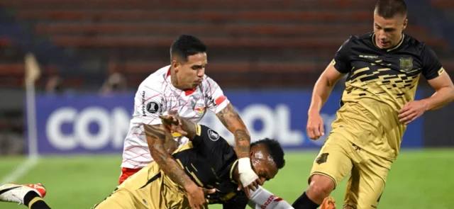 Águilas Doradas y Bragantino - Foto: AFP