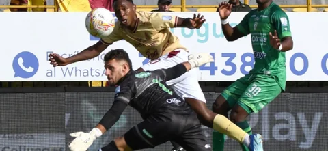 Brayan Gil venció la portería de Washington Ortega en el 15' de juego - VizzorImage / Felipe Caicedo
