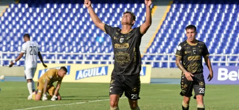 Llaneros marcha tercero con siete unidades - VizzorImage / Jorge Rotavisky