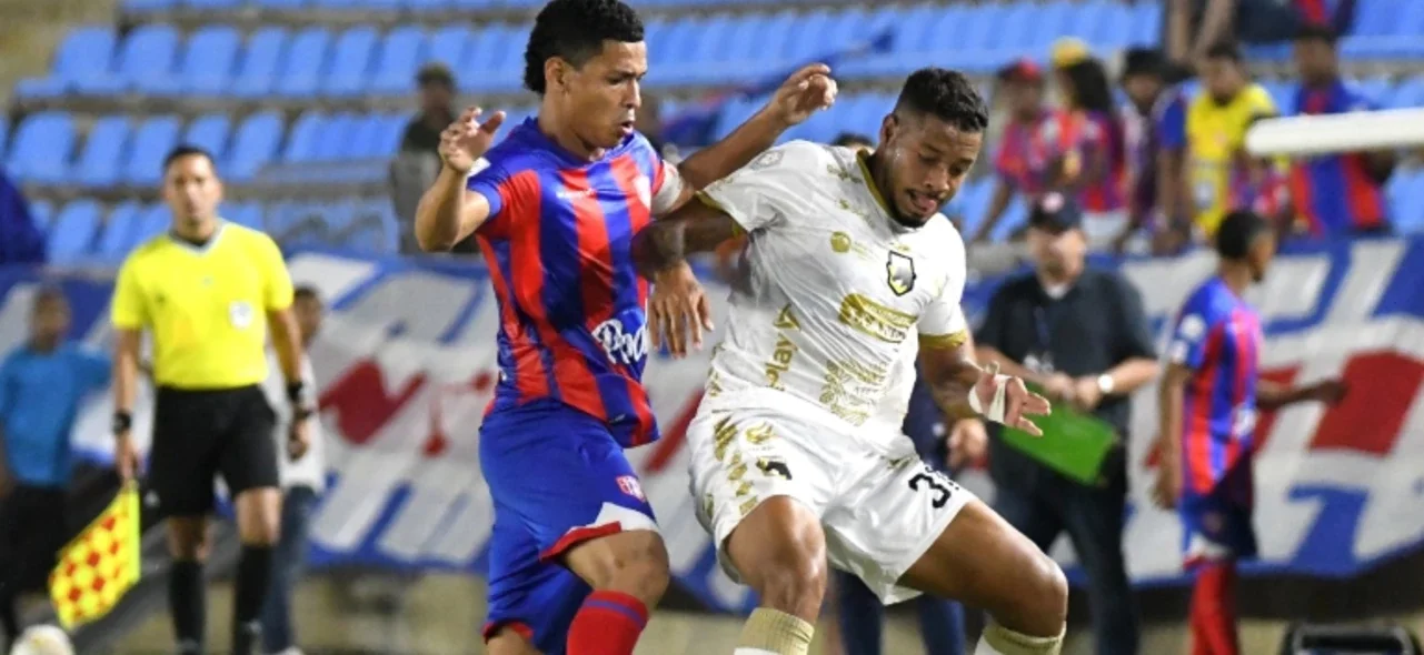 Empate 1-1 entre Unión y Llaneros - VizzorImage / Miguel Vermeire