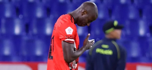 Delantero de América de Cali: Adrián Ramos - VizzorImage