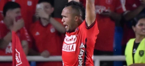 Andrés Sarmiento - Delantero de América de Cali - VizzorImage