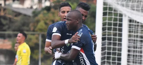 Emerson Batalla marcó el empate de Alianza a Envigado - VizzorImage / Luis Benavides