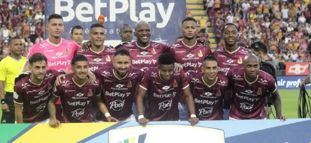 Luis Figo y la foto de Tolima que abrió debate en redes. / Foto: Vizzorimage.