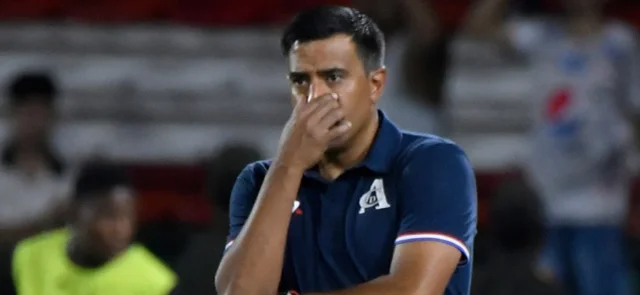 César Farías, entrenador de América en 2024 - VizzorImage