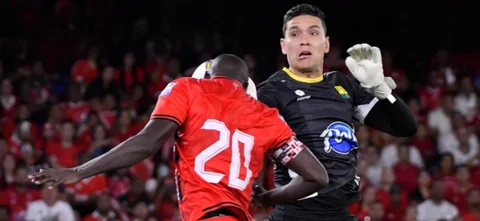 Aldair Quintana recibió seis remates directos a su puerta - VizzorImage