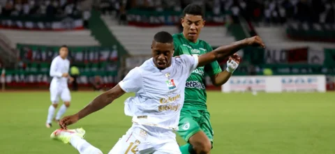 Luis Palacios le gana la posición a Johan Rojas - VizzorImage