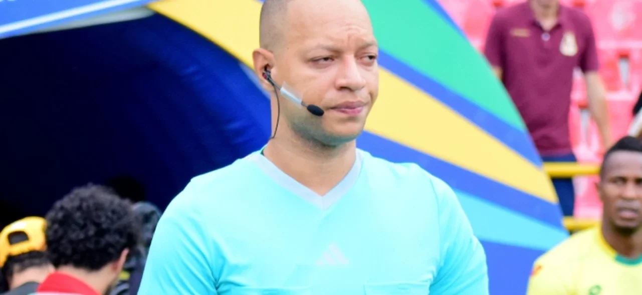 Nolberto Ararat dirigió el juego entre Deportes Tolima y Bucaramanga - VizzorImage