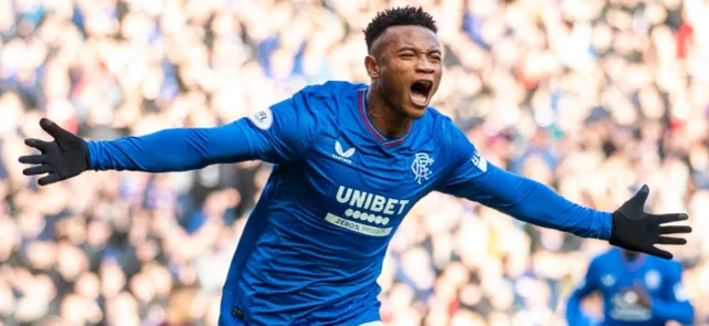 Óscar Cortés marcó su primer gol con Rangers ante Hearts - X: @RangersFC