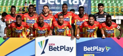 Pereira por poco abre el marcador ante Boyacá. / Foto: Vizzorimage.