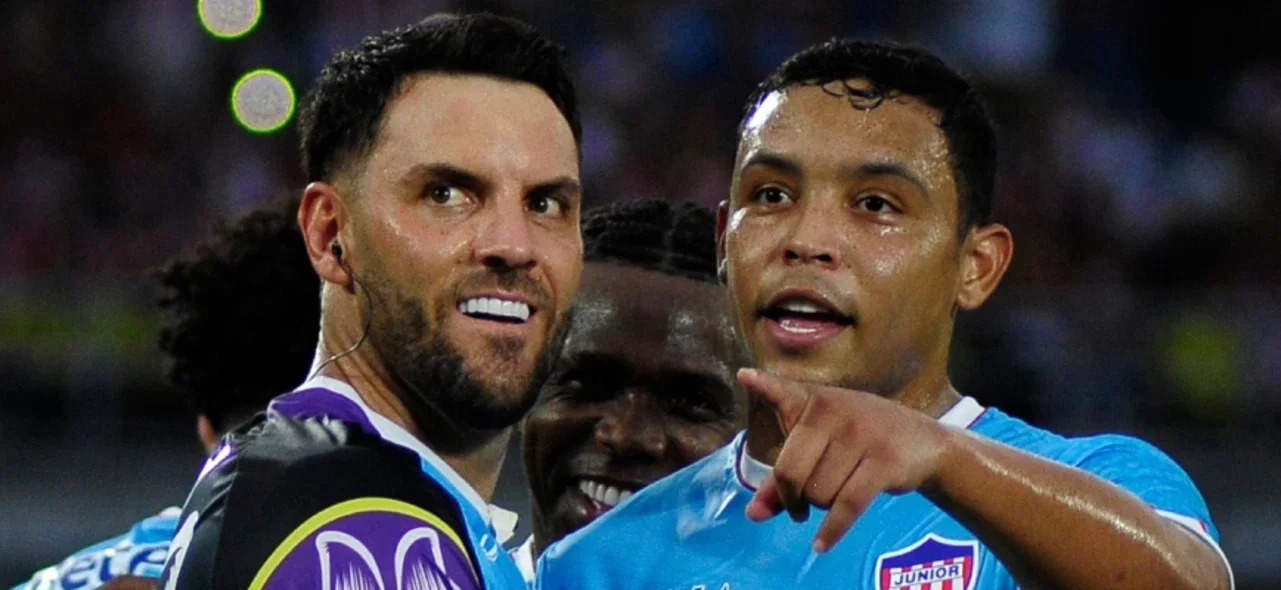 Sebastián Viera y Luis Muriel en la despedida del portero uruguayo - VizzorImage