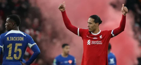 Virgil Van Dijk marcó el único gol de la final de la Carabao Cup 2024 - AFP