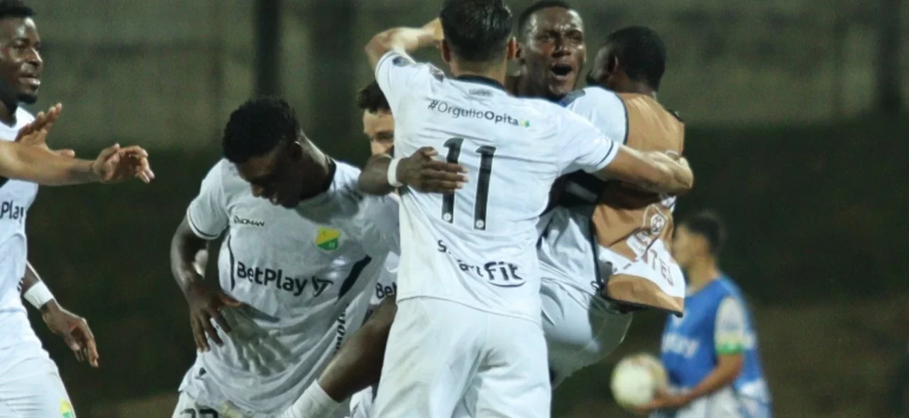 Triunfo de Atlético Huila sobre Leones - VizzorImage / Paulina Betancu