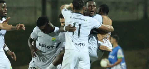 Triunfo de Atlético Huila sobre Leones - VizzorImage / Paulina Betancu