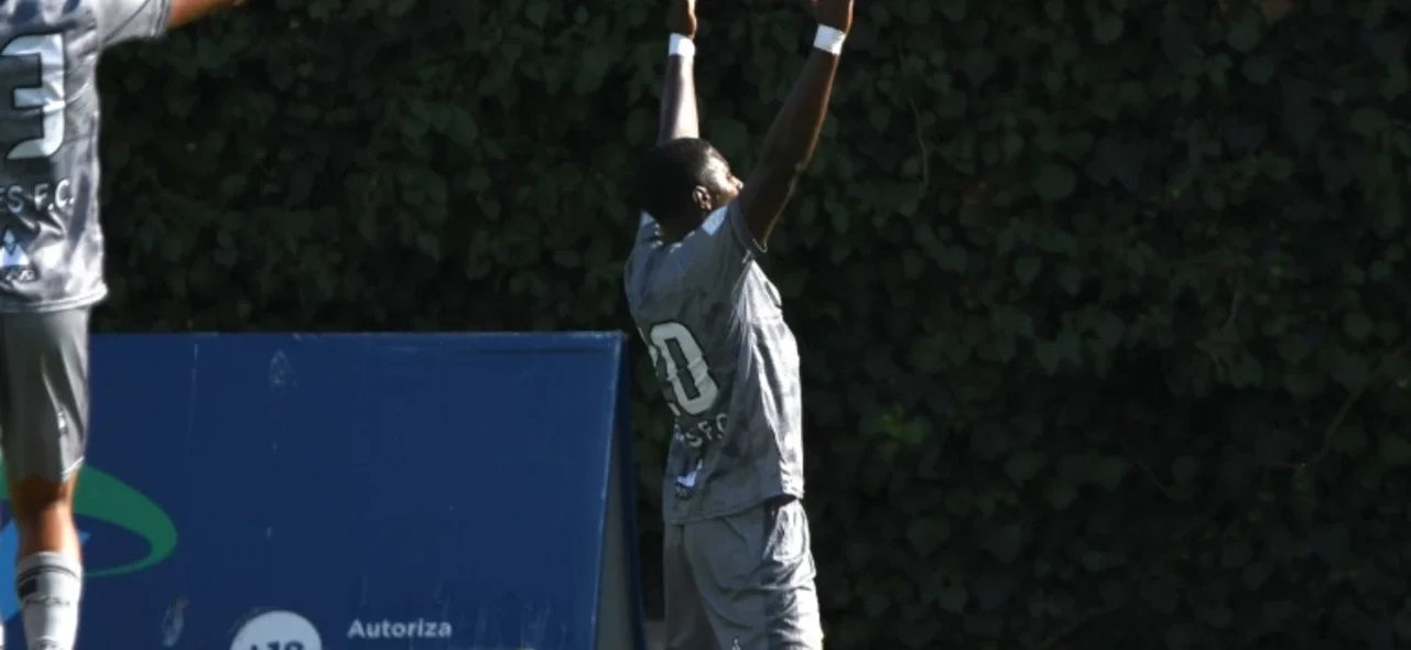 Tigres hizo respetar su casa - VizzorImage / Felipe Caicedo