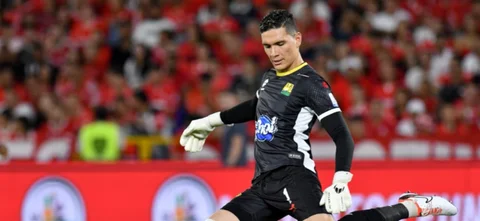 Aldair Quintana viste los colores de Atlético Bucaramanga - VizzorImage