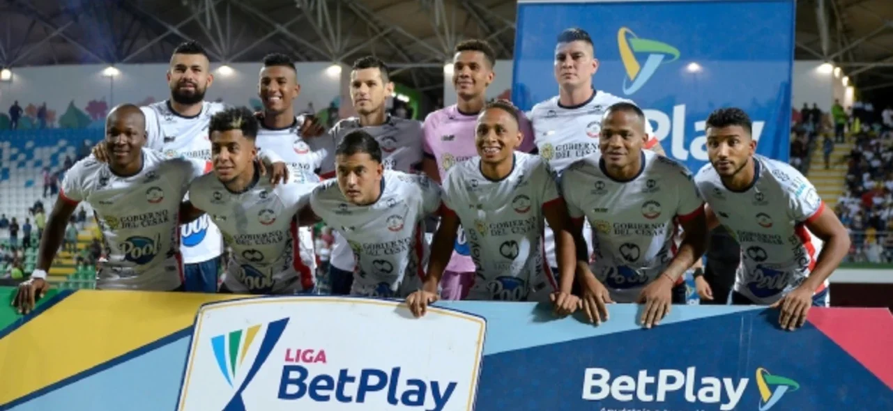 Alianza no bajó el ritmo y buscó igualar el juego ante Santa Fe. / Foto: Vizzorimage.