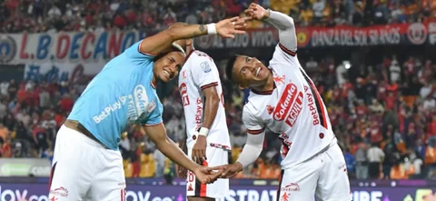 América goleó a Medellín | Foto: VizzorImage / Luis Benavides