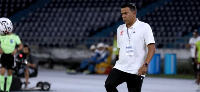 César Farías en el juego de Copa Sudamericana 2024 de América - VizzorImage
