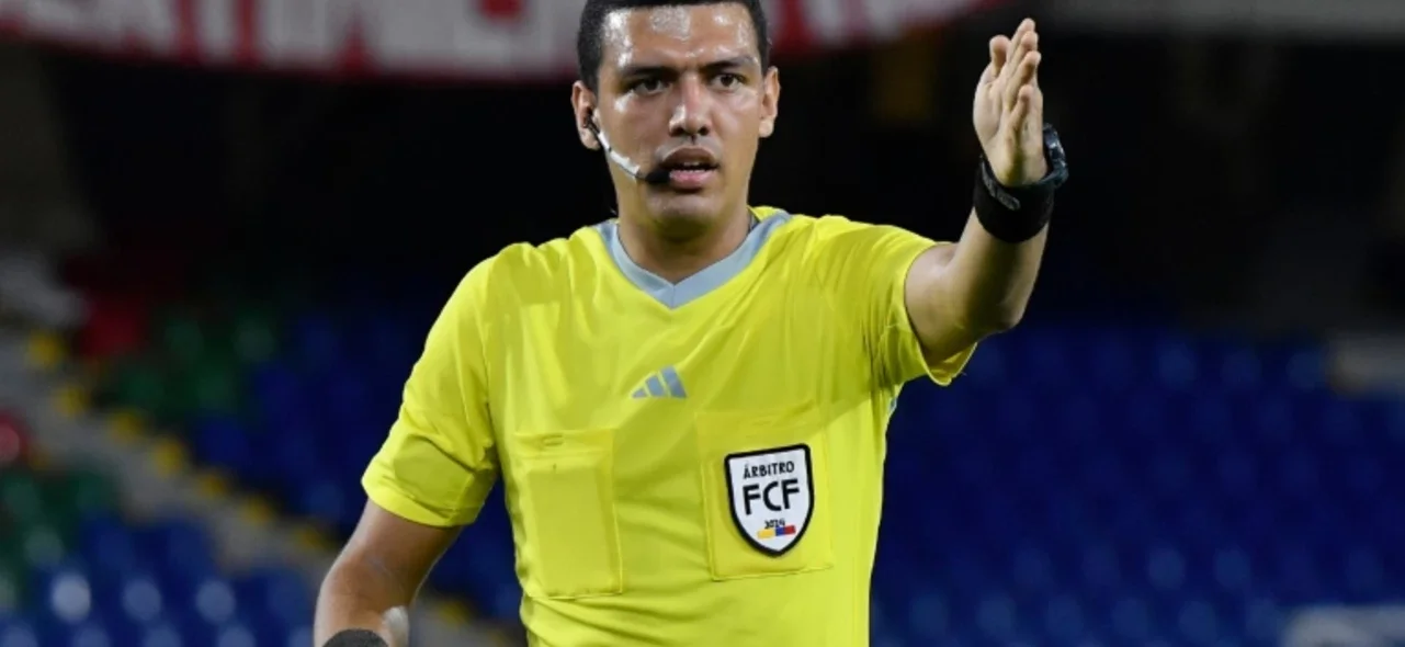 David Espinosa - Árbitro colombiano de América vs. Alianza - VizzorImage