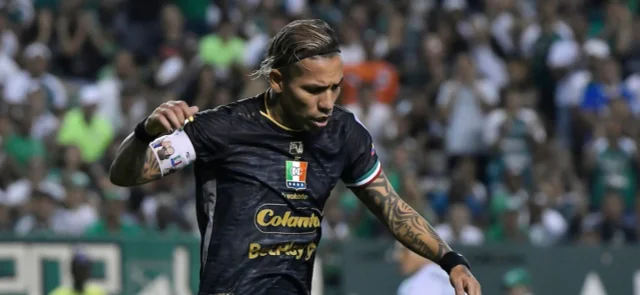 Dayro Moreno con Once Caldas en la victoria ante Deportivo Cali. / Foto: Vizzorimage.