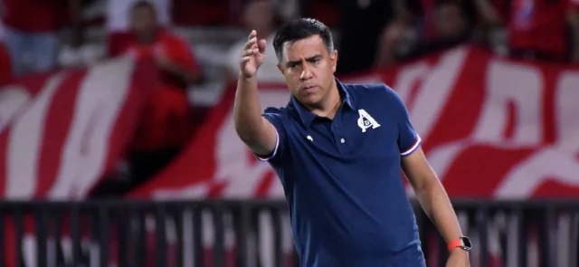 Cesar Farías podría tener sus horas contadas en América de Cali. / Foto: Vizzorimage.