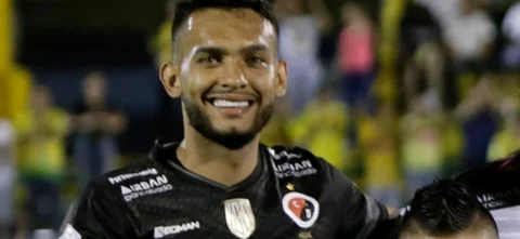 Eduar Restrepo - arquero de cucuta - VizzorImage