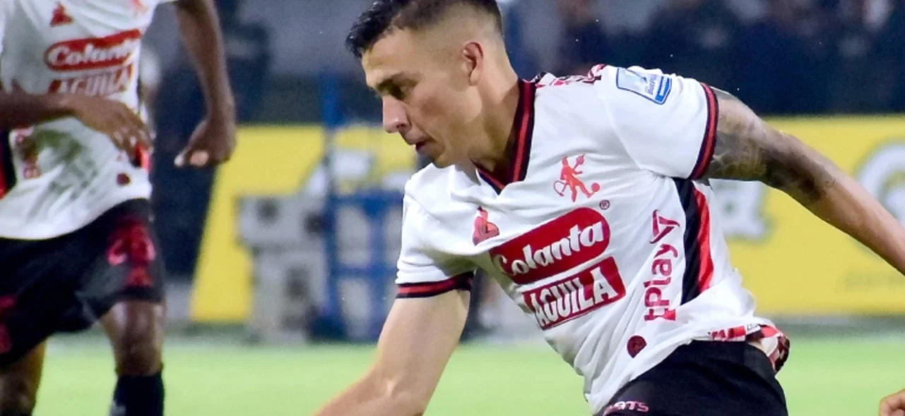 El volante de América de Cali, Harold Rivera - VizzorImage