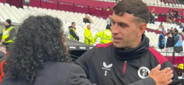 Higuita y su fraternal abrazo con el ‘Dibu’ Martínez / Instagram René Higuita