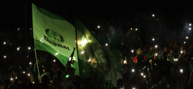 Hinchas de Atlético Nacional realizan un plantón - VizzorImage