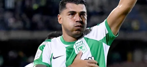 Jefferson Duque - Delantero de Nacional - VizzorImage