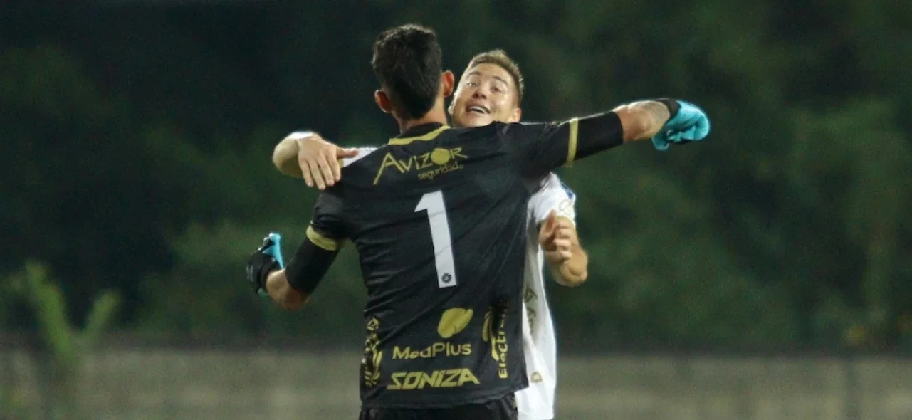 Llaneros no perdonó y se quedó con los 3 puntos ante Leones. / Foto: Vizzorimage.