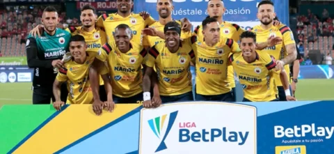 Con revisión del VAR Pasto sigue con 11 jugadores en cancha. / Foto: Vizzorimage.