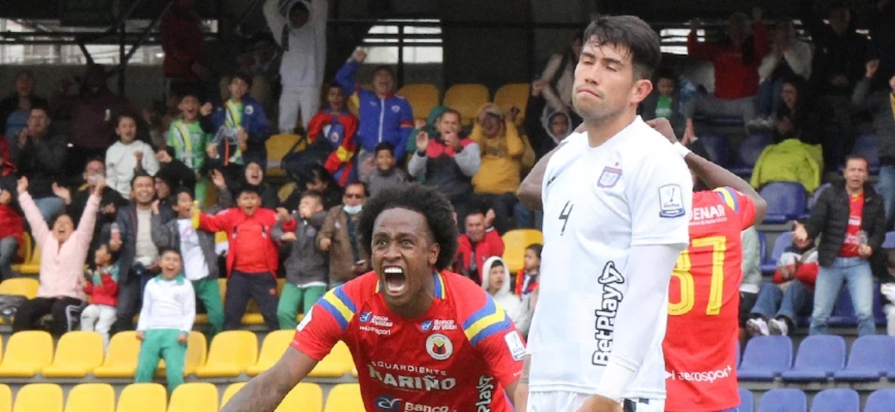 Pasto celebró en su casa | Foto: VizzorImage / Leonardo Castro