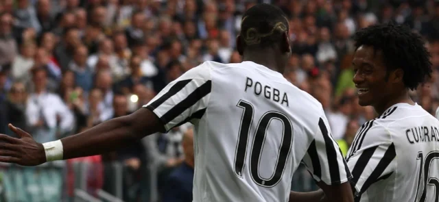 Paul Pogba celebra un gol de Juventus con Juan Guillermo Cuadrado - AFP