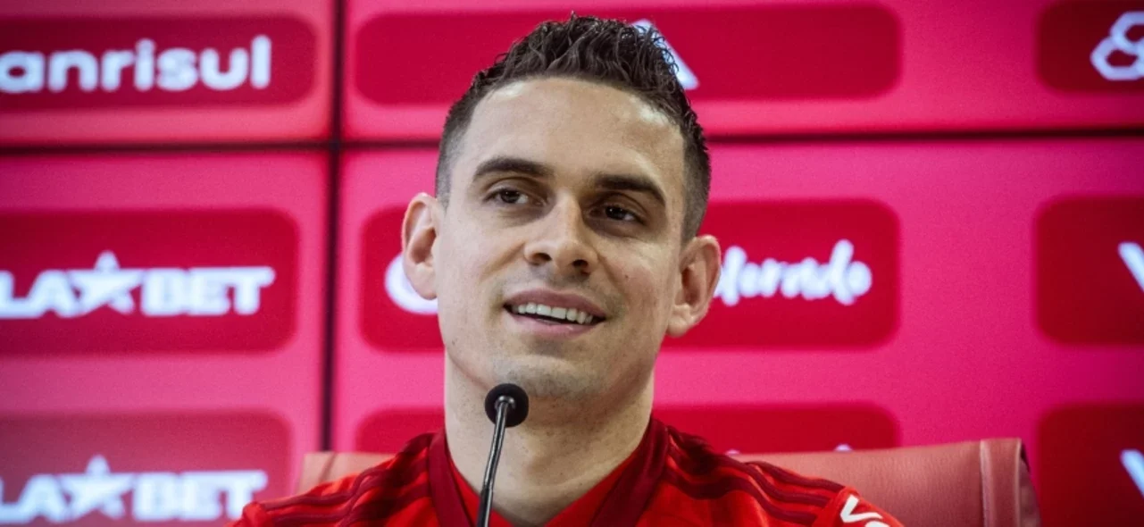 Rafael Santos Borré, nuevo delantero de Internacional de Porto Alegre - AFP