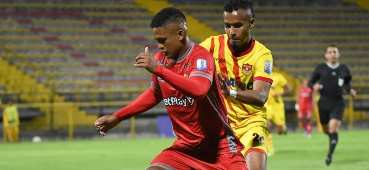 Bogotá cayó ante Tigres por gol de Lara - VizzorImage