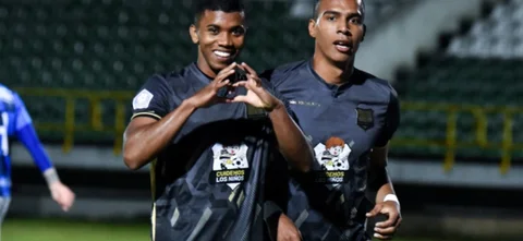 Júbilo 'dorado' en Tunja - VizzorImage / Edward Leguizamon