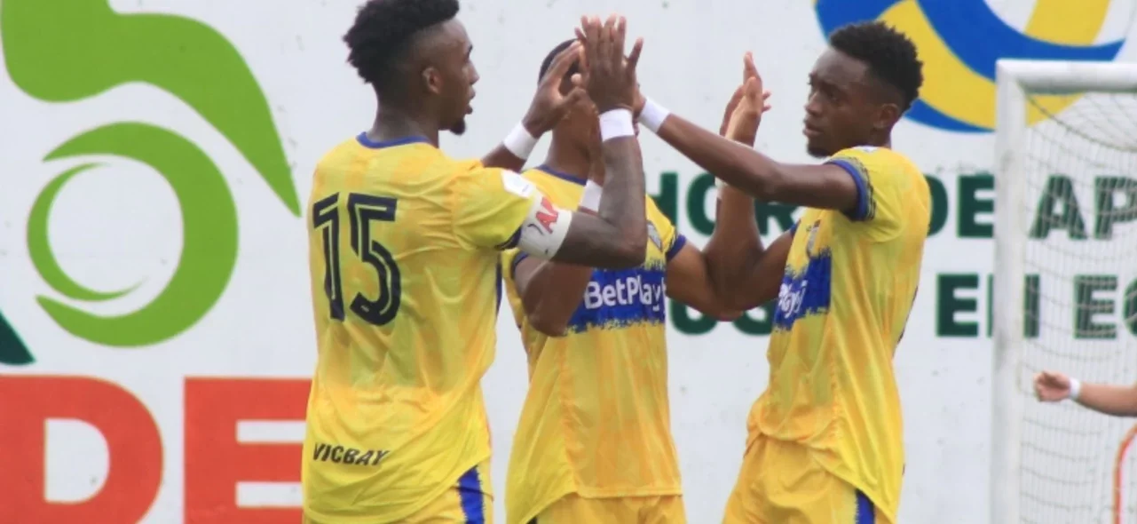 Boca Juniors venció a Real Santander - VizzorImage / Andres Corzo