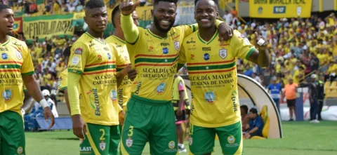 Real Cartagena mantiene su racha - VizzorImage / Javier Garcia