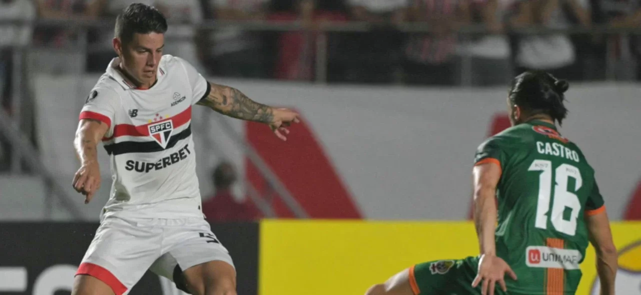 James Rodríguez y Richard Ríos tuvieron minutos durante el partido entre Sao Paulo vs Palmeiras por el brasileirao. / NELSON ALMEIDA / AFP