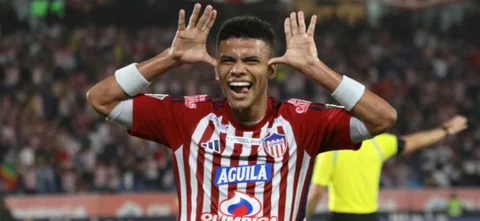 Victoria de Junior sobre Once Caldas -VizzorImage / Jairo Cassiani