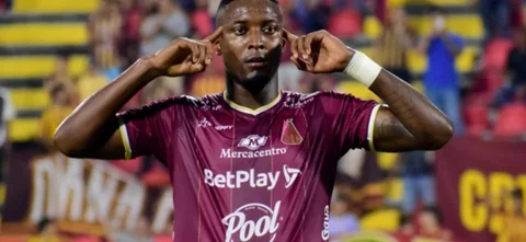 Carlos Cortés marcó el segundo de la noche - VizzorImage / Joan Orjuela