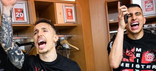 Alex Grimaldo y Gustavo Puerta celebran el título de Bayer Leverkusen - Instagram: @bayer04fussball