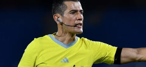 Andrés Rojas - Árbitro colombiano del Jaguares vs. Medellín - VizzorImage