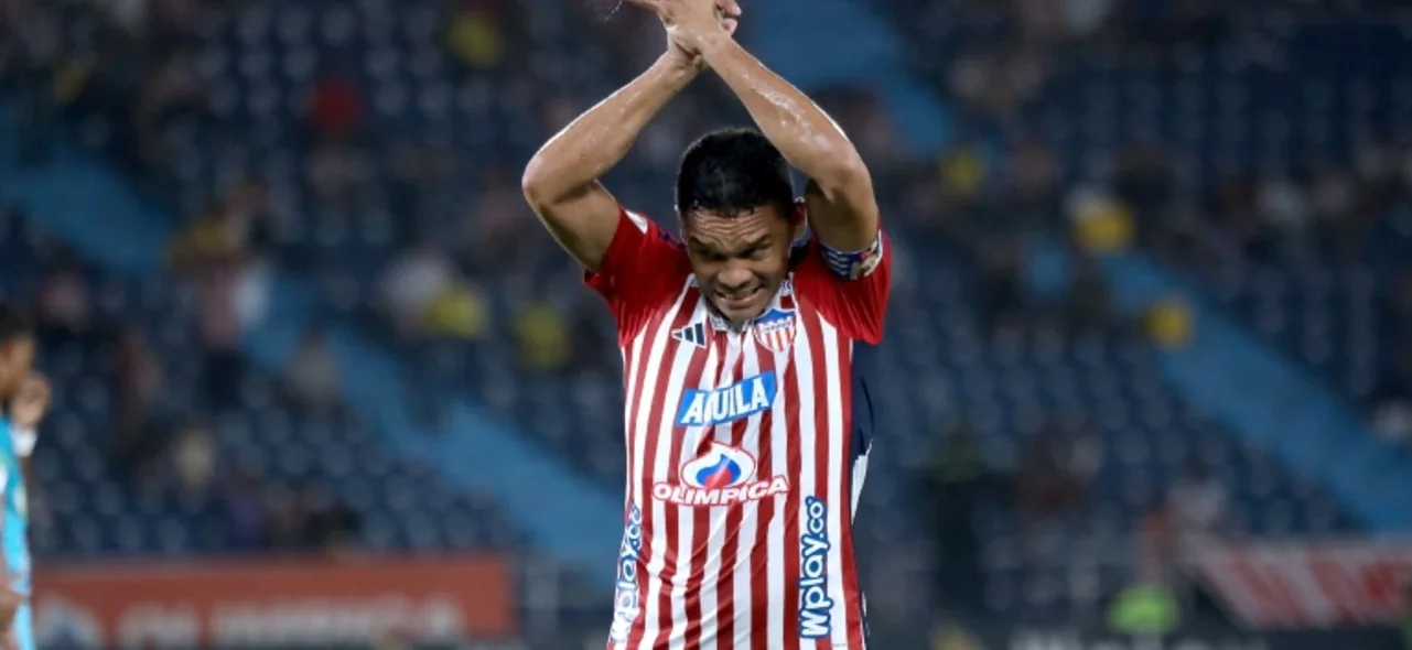 Carlos Bacca - Delantero de Junior - VizzorImage