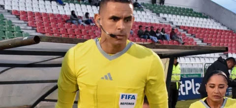 Carlos Ortega dirigió el juego entre Boyacá Chicó y Águilas Doradas - VizzorImage