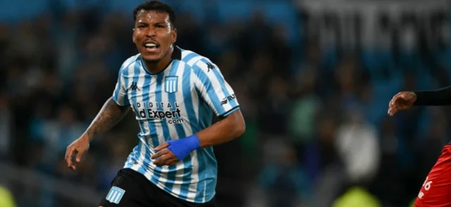 El atacante Roger Martínez logró anotar un tanto en la victoria de Racing sobre Belgrano 4-0/ AFP