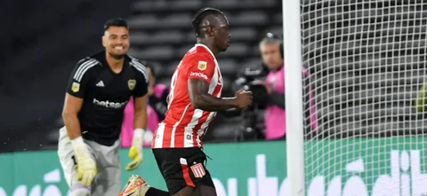 Edwuin Cetré marcó de penal ante Boca Juniors - AFP